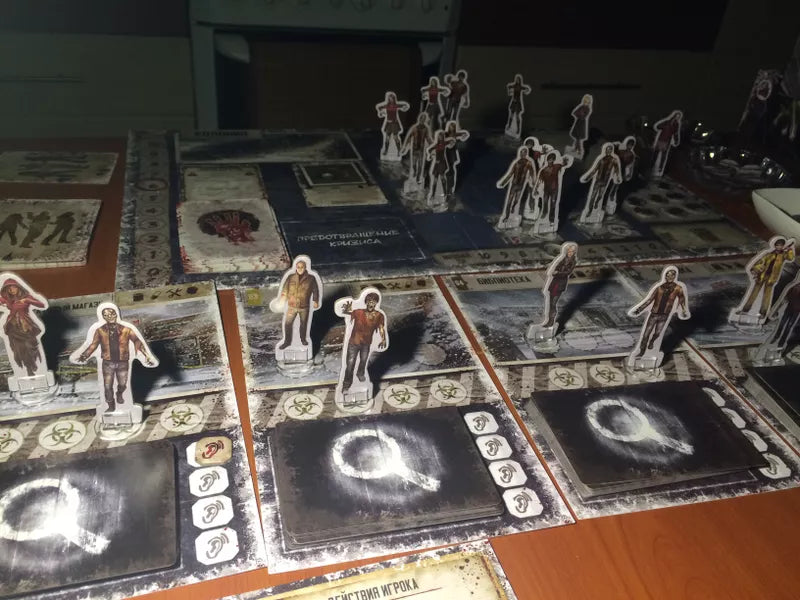 Dead of Winter: A Crossroads Game